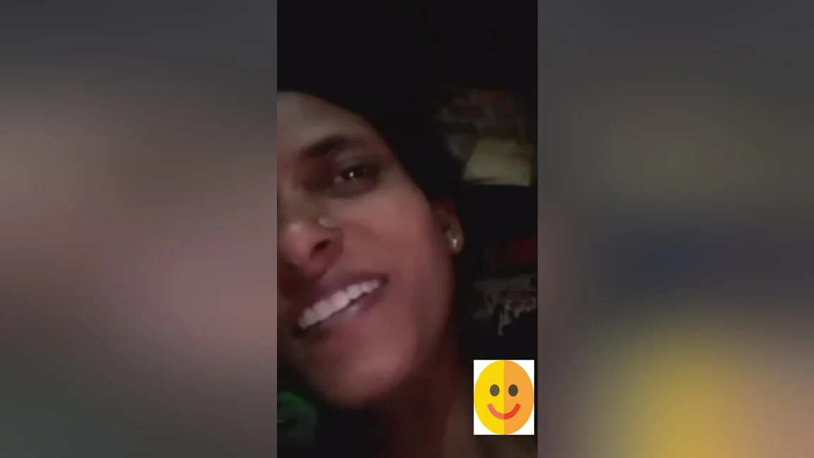 Today Exclusive- Bhabhi Showing Her Boob On Video Call