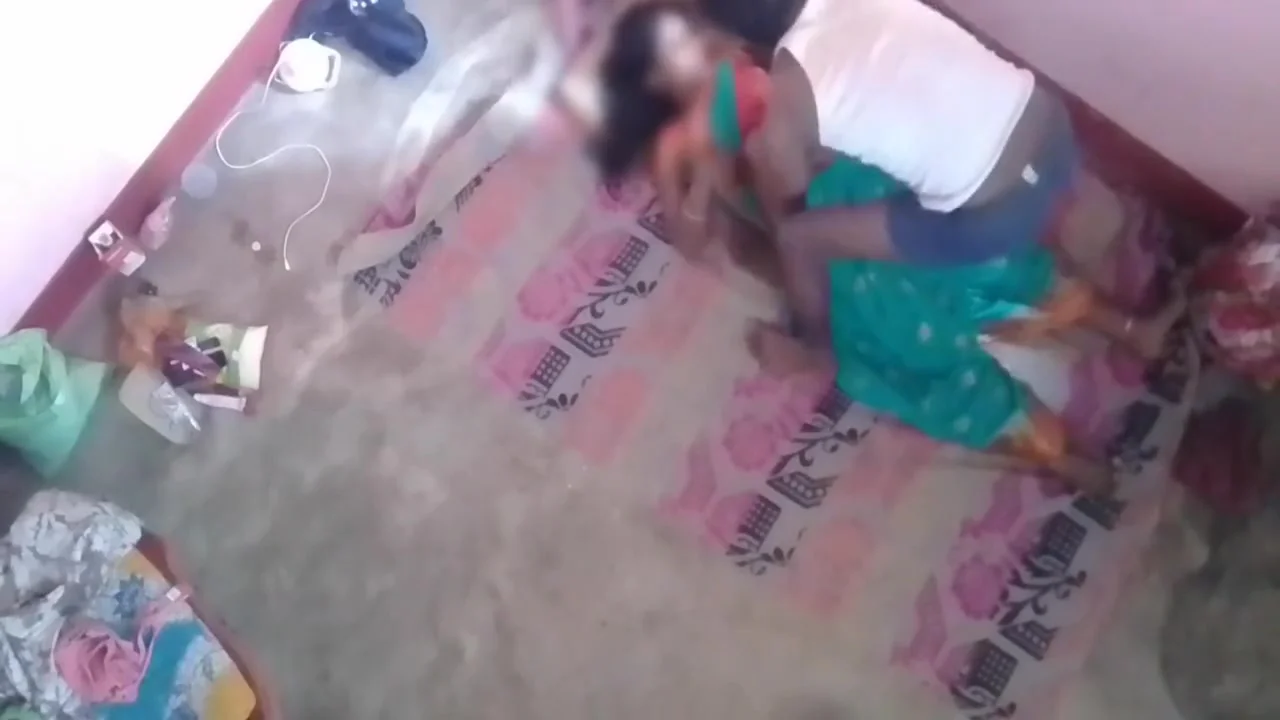 Li Ya - Chupke Se Desi Bhabhi Ko Chod Din Me Hi