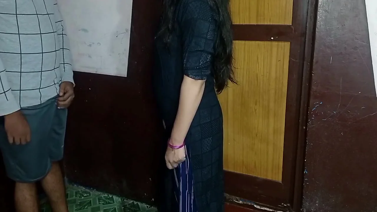 Dress Change Kar Rhi Thi Nokar Ne Pakd Ke Khade Khade Choda - Servant Fuck Malkin