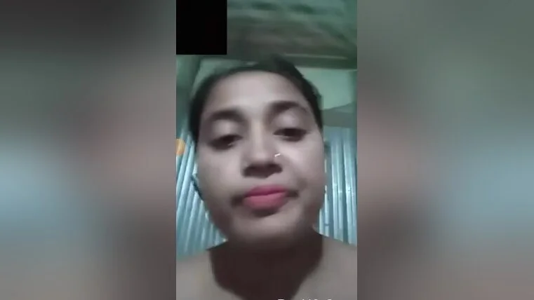 Today Exclusive- Bangla Randi Showinng Her Boobs And Pussy On Video Call