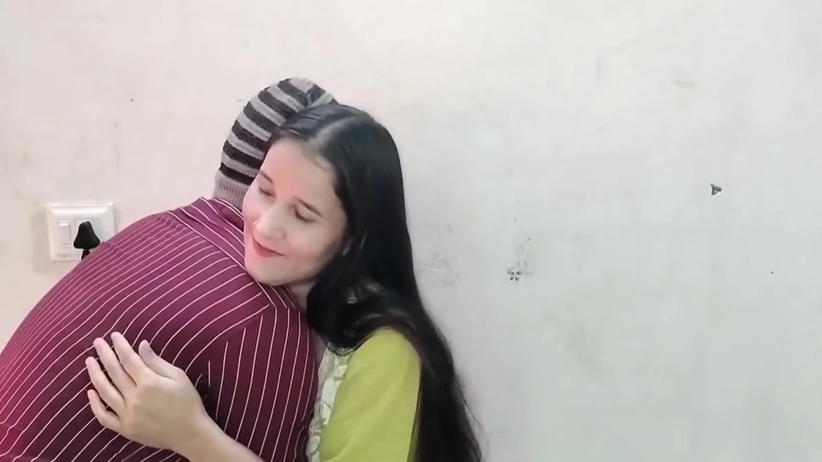 Stepsister Ki Friend Ko Ghar Me Band Karke Chod Diya