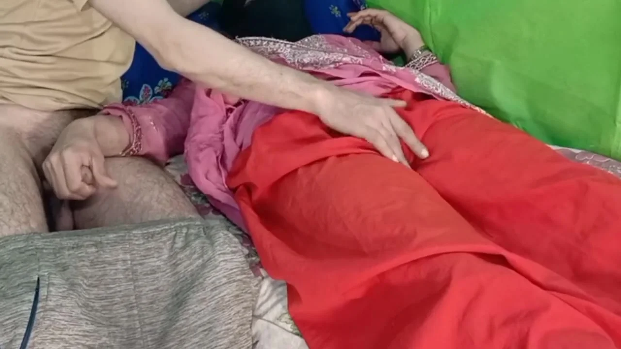 Hot Parosan Muslim Bhabhi Used To Play With My Indian Fat Cock