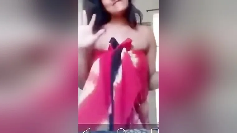 Today Exclusive- Cute Desi Girl Showing Her Boobs And Pussy