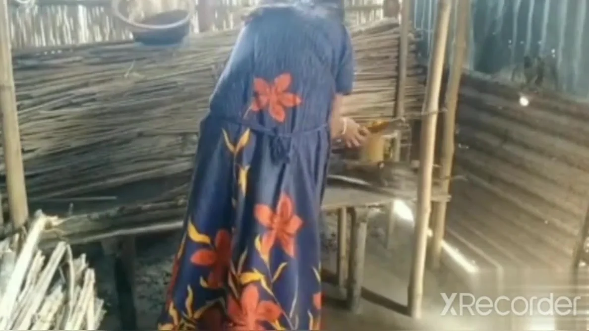 Tamil Village Sharee Aunty Fucking Husband Friend