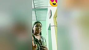 Today Exclusive-shy Mallu Bhabhi Showing Her Boobs