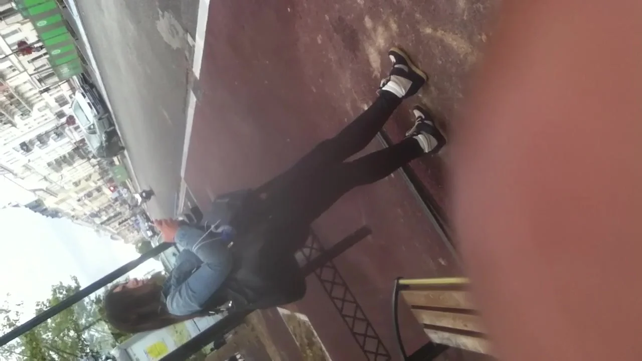 Brunette with beautiful ass un leggings