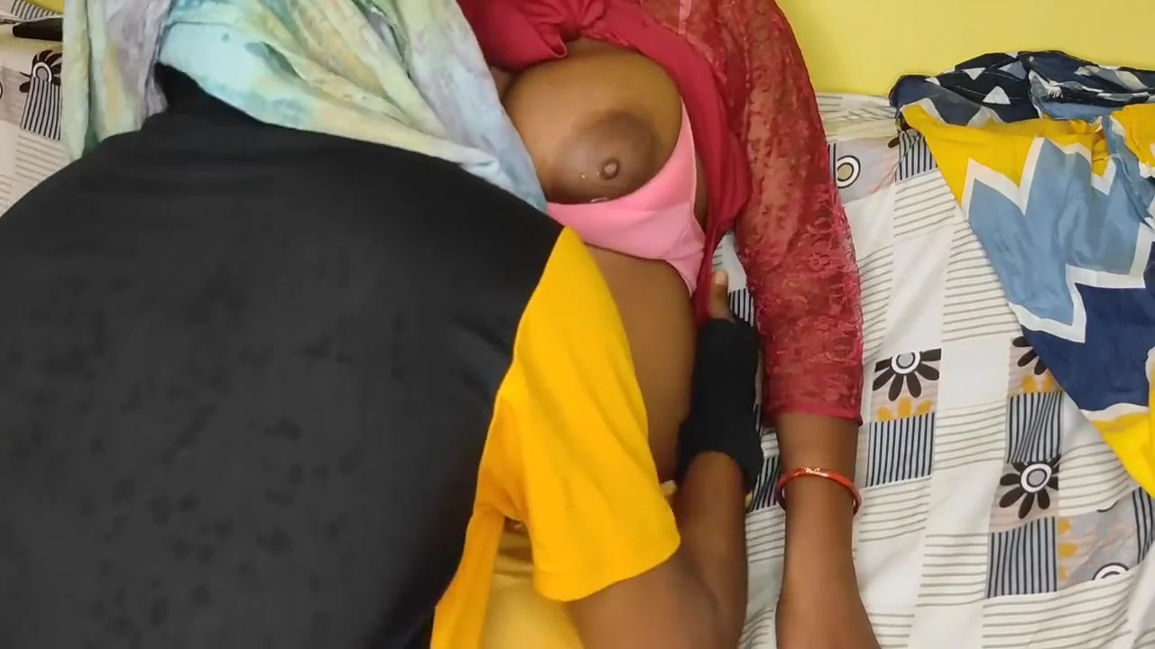 Girlfriend Ne Apne Boyfriend Ko Ghar Pe Chori Se Bula Ke Apne Dudh Se Nala Diya