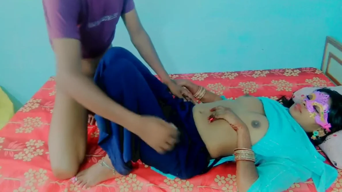 Pooja Bhabhi Ki Shaadi Ki Salgirah Per Bhaiya Ne Bear Pilaya Bhabhi Khush Hokar Bear Pikar Bhaiya Sangh Kiya Chudai