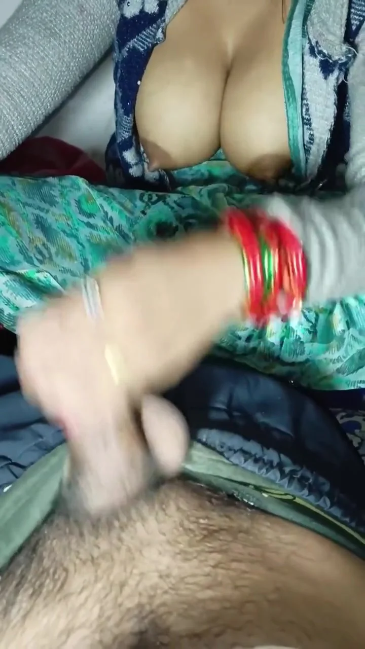 Indian Desi Bhabhi Ne Hand Se Meri Cock Ke Pani Nikali,,hindi Sexy Video,indian Sexy Video,desi Sexy Video,sexy Video,sex Video
