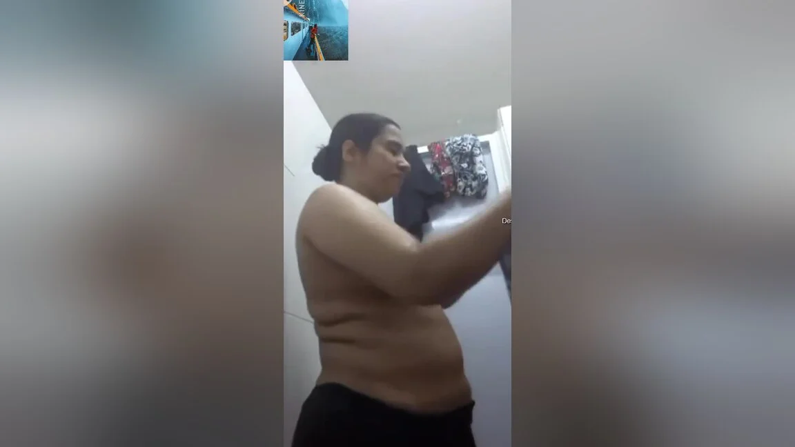 Today Exclusive- Bangla Girl Showing Bathing On Video Call