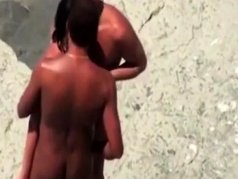 Urlaubsdreier Ehefrau wird am Strand von Fremden gefickt