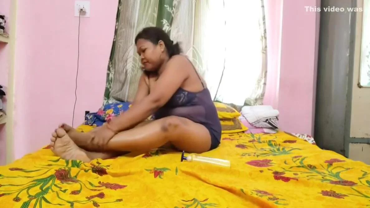 Indian Housewife Sexy Show 15