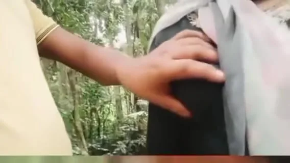 Bhabi Jungle Se Sabji Lene Ka Time Padosa Ledka Ko Chodne Ka Mouka Diya
