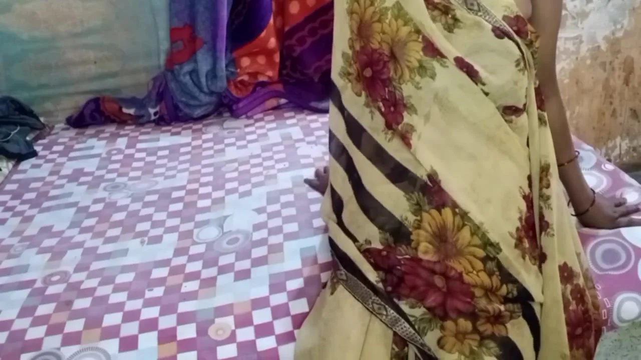 The Stepsister-in-law Was Wearing A Saree When The Stepbrother-in-law Came And Fucked The Stepsister-in-law As A Mare