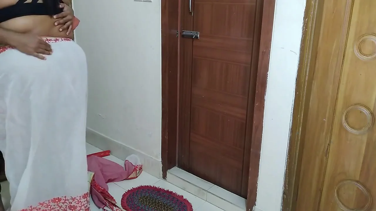 Desi 55 Year Old Tamil Priya Aunty Fucked By Neighbor While Sweeping House - Hindi Clear Audio