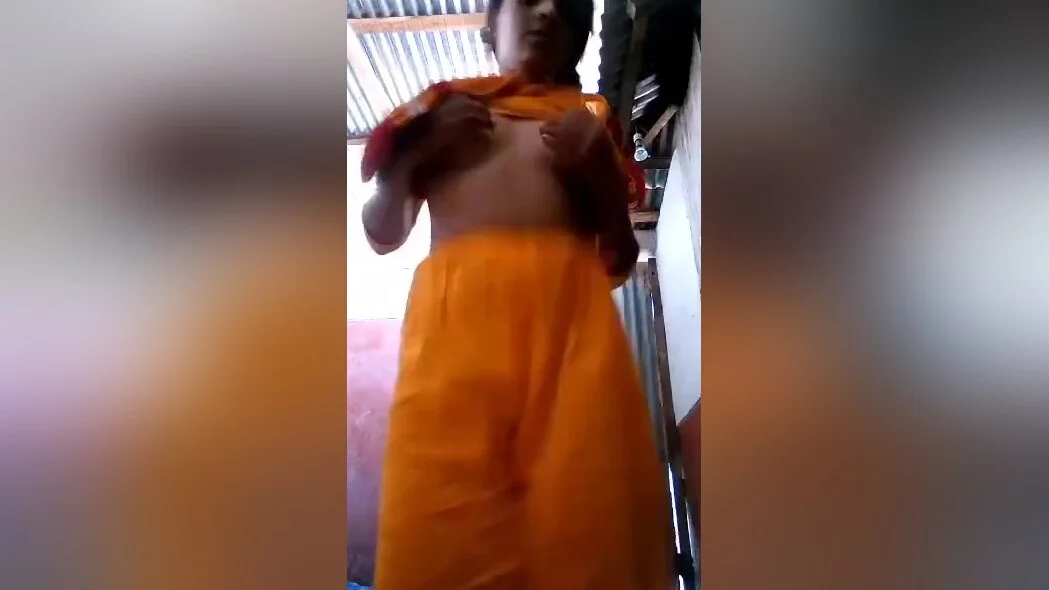 Today Exclusive- Cute Bangla Girl Showing Her Boobs