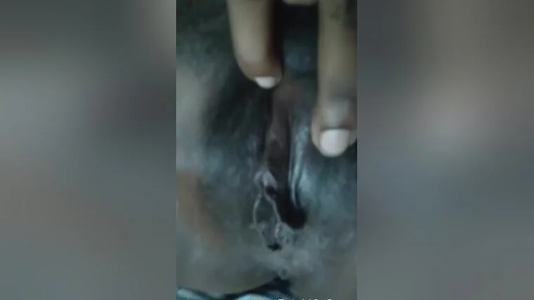 Today Exclusive-desi Bhabhi Shows Her Boobs And Pussy