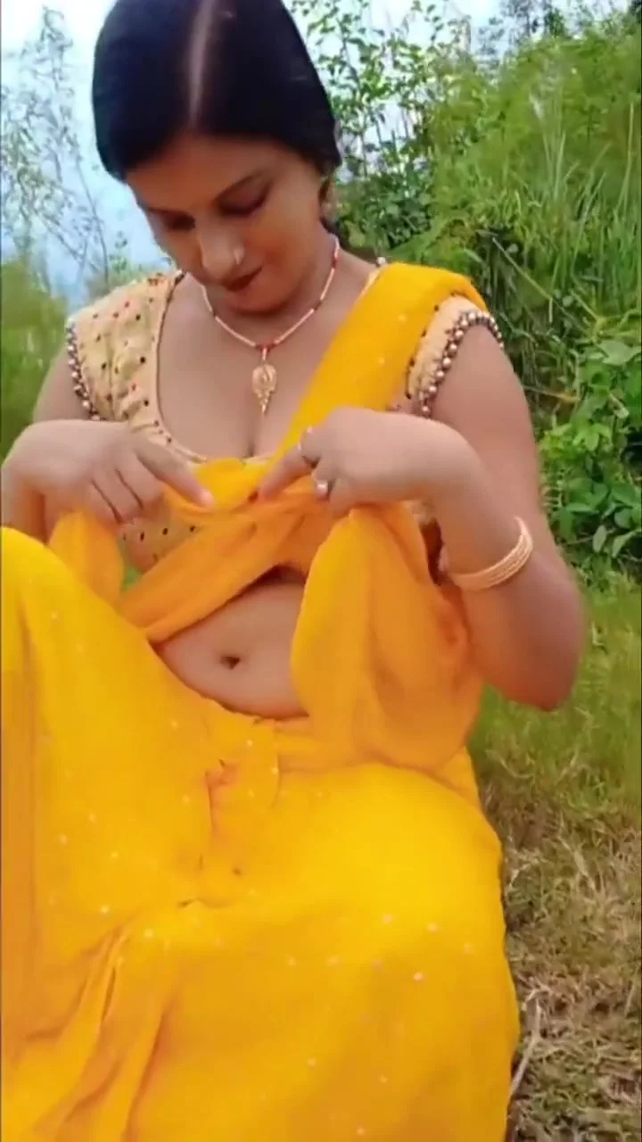Devar Bhabhi And Hindi Sex - Bhabi Ko Gift De Kar Jamke Choda. Bhabi In Pink Saree Looks Like So Beautiful