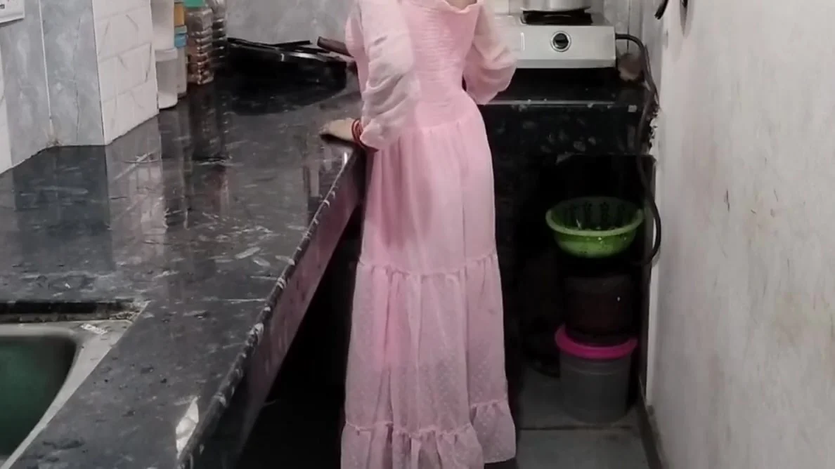 Malik Ne Muze Paise Dekar Jabar Dasti Doodh Daba Daba Kar Pela