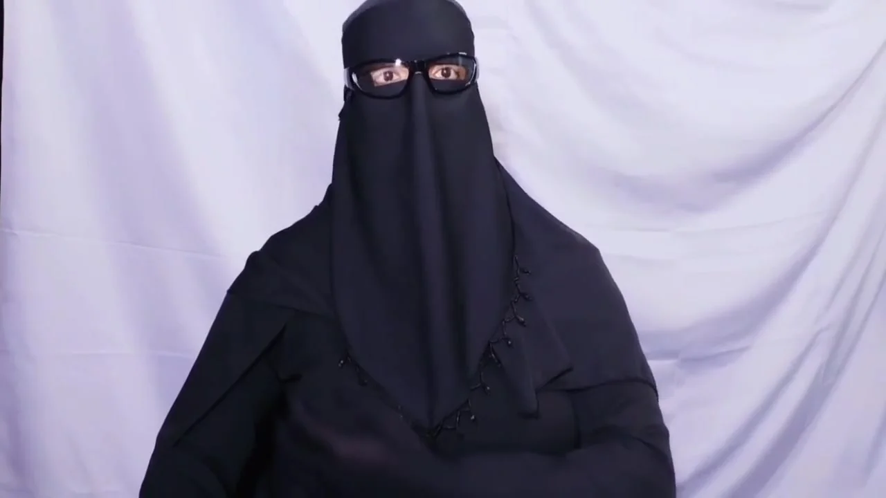 Indian Beautiful Stepmother Spends The Night With Her Stepson And Has Sex With Him