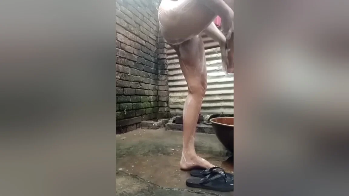 Saveing Hairy Pussy Before Bath. Desi Village Girl Akhi Bath And Pussy Saving By Rezor