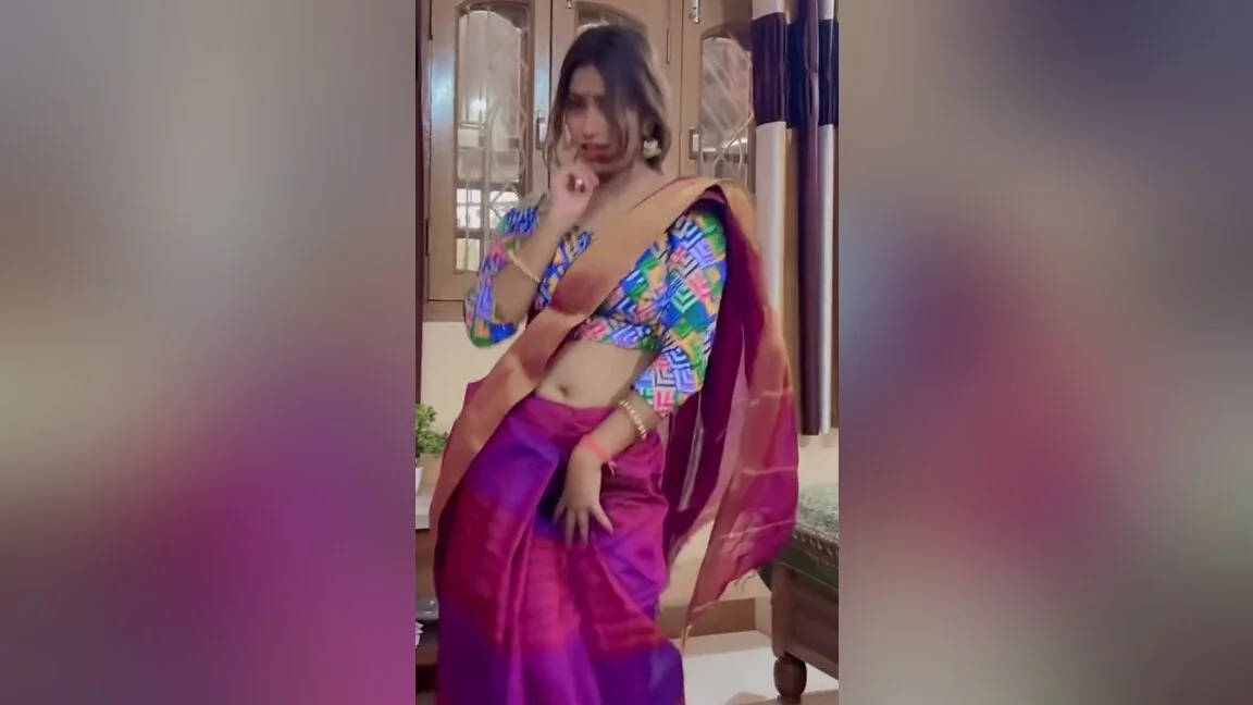 Desi Girlfriend Ko Birthday Gift Dheke Chodha - Hindi Audio