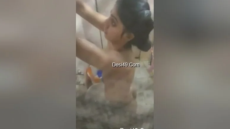 Today Exclusive- Desi Girl Bathing