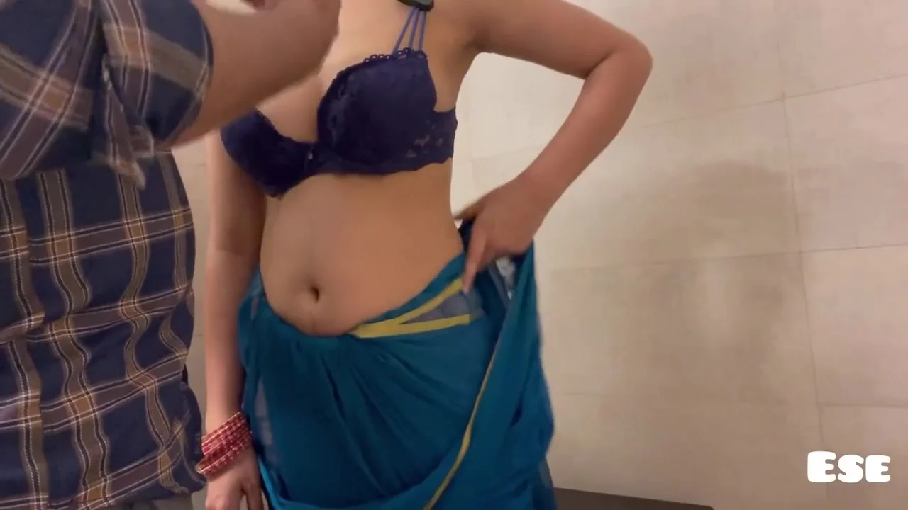 Hot Bhabhi Fucked With The Tailor And Cum Inside Her Pussy