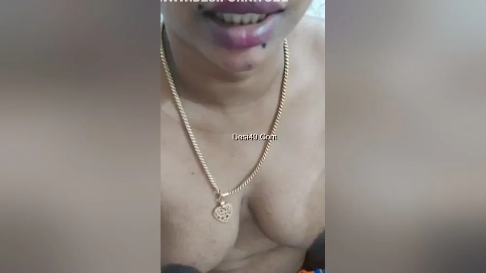 Horny Bhabhi Shows Her Boobs And Pussy