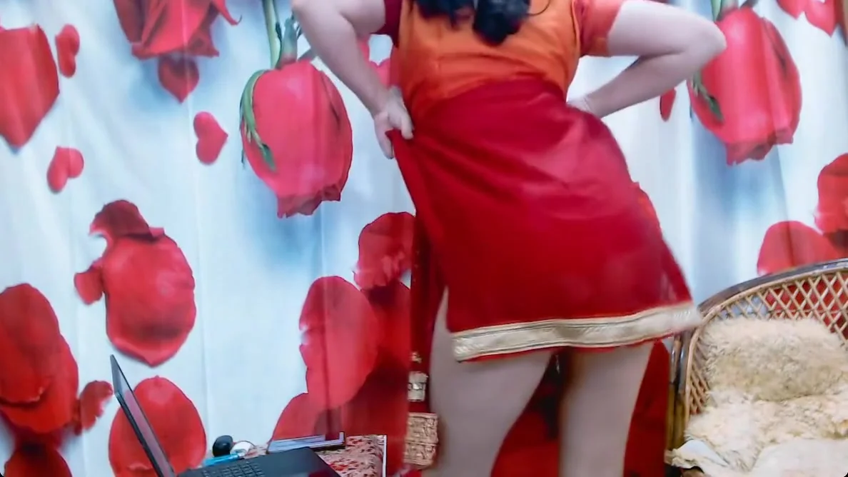 Pretty Girl Needs Money Seduce