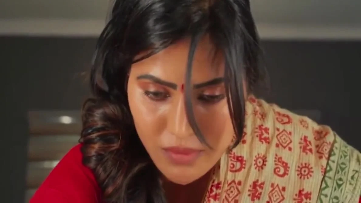 Sexy Indian Bhabi Naked. Full Video