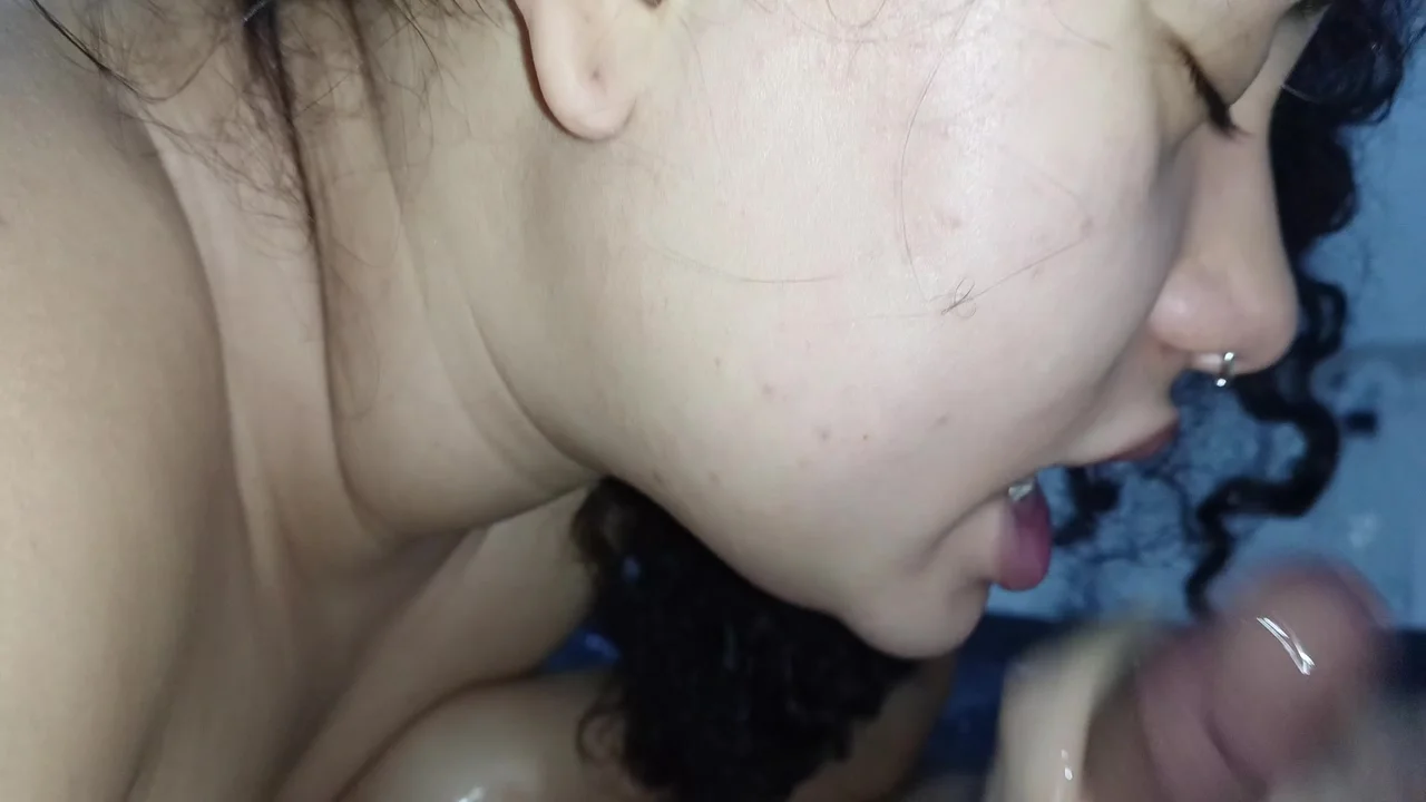 Extreme And Deep Blowjob, Until The Cuckold Ejaculates All His Cum In The Bitchs Mouth