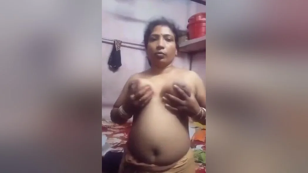 Today Exclusive- Horny Village Bhabhi Strip Her Cloths And Masturbating