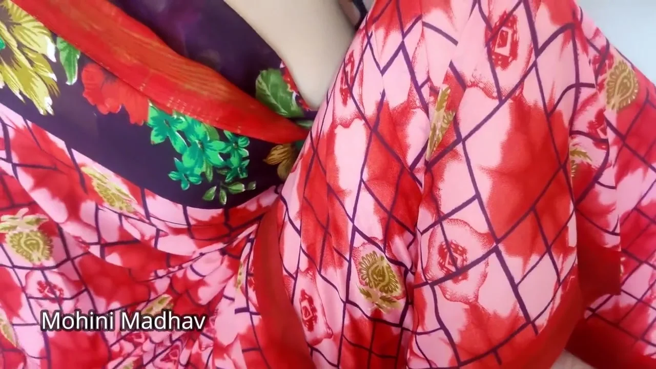 Desi Fruitseller Lady Fucked Hardcore By Customer Instead Of Money In Hot Saree - Mohini Madhav