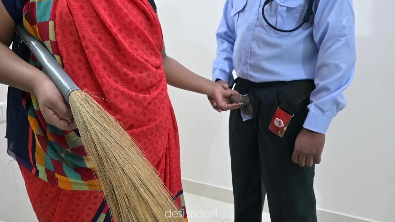 Security Got Nice Handjob From Hotel Maid