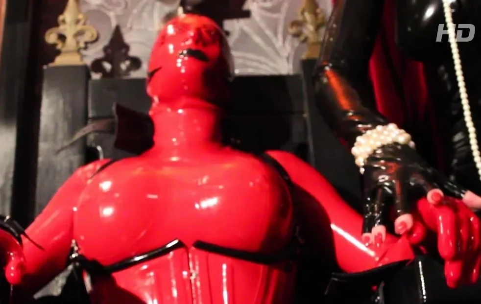 Solo fetish hoe toys her pussy with cucumber and loves it