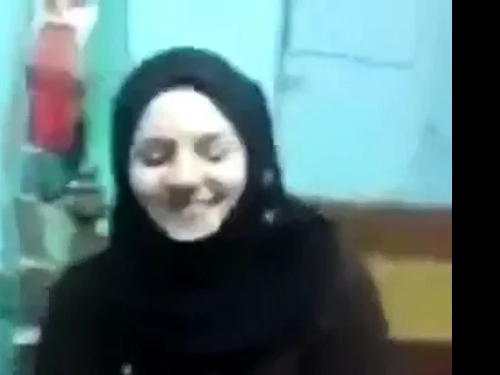 aRAB COUPLE HOT KISSING