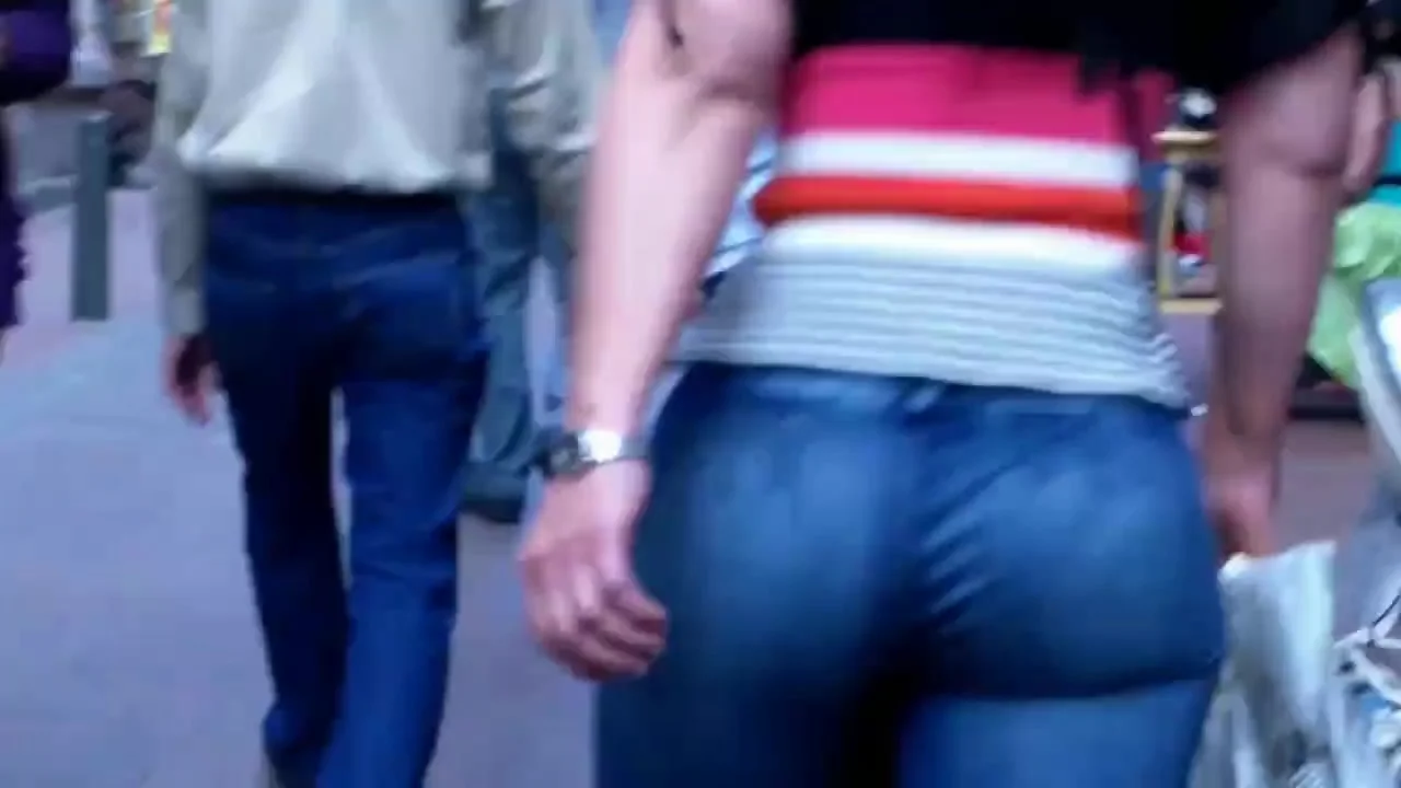 a beautiful round ass in jeans