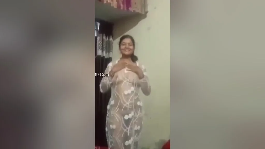 Sexy Bhabhi Shows Her Boobs And Pussy