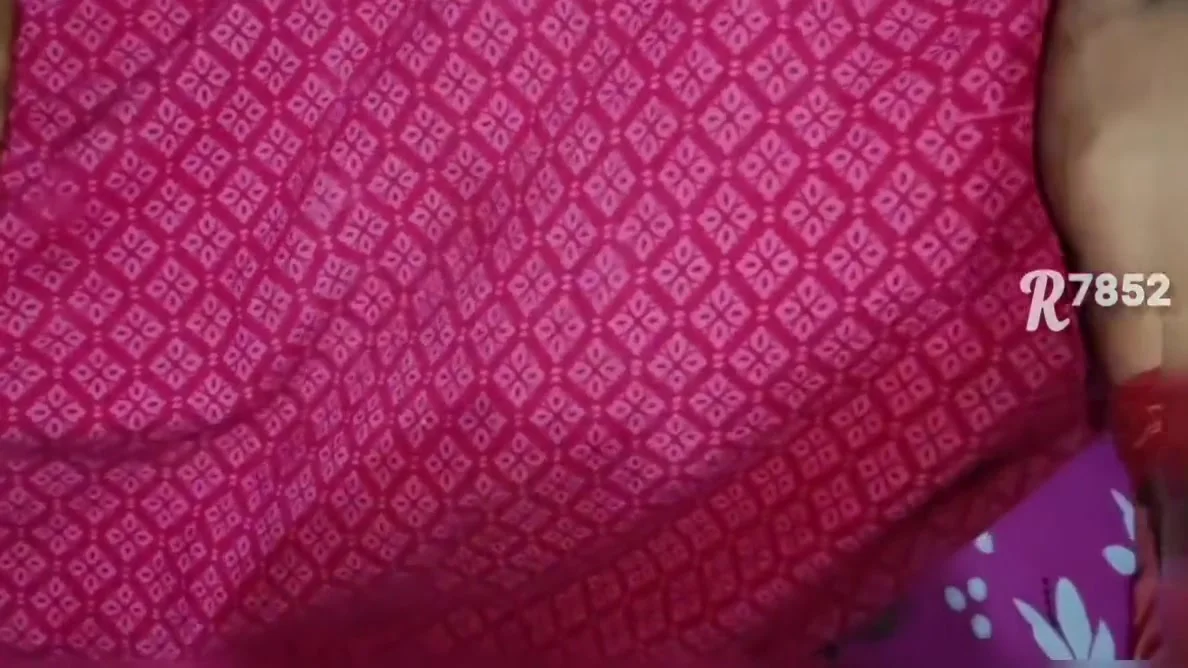 Honth Chusi Lund Hath Me Di Phir Chut Mari Or Pani Cream Chut Me Nikal Di - Indian Couple Quick Cumshot Fucking