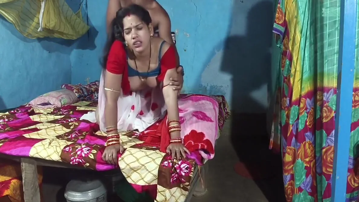 Hot Indian Desi Bhabhi Romance And Kissing And Fucked By Her Old Boyfriend At Home