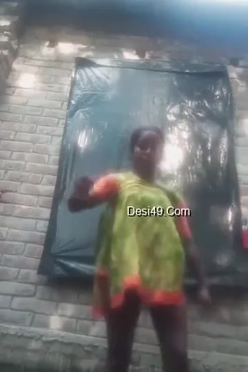 Today Exclusive- Horny Bangla Bhabhi Bathing