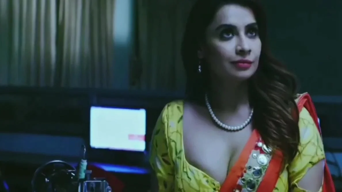 Indian Desi Girl In Hot Romantic Fuck Scene