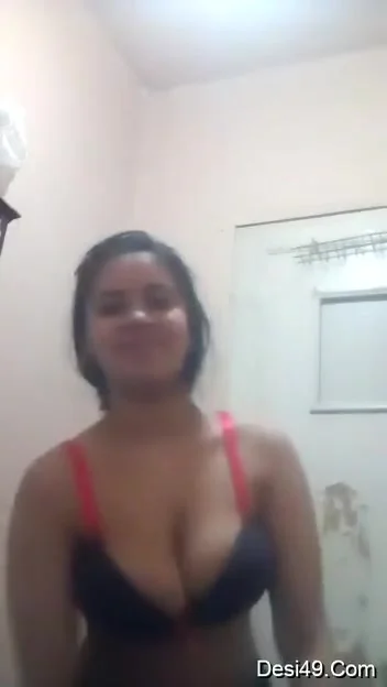 Today Exclusive- Desi Girl Showing Her Big Ass And Boobs
