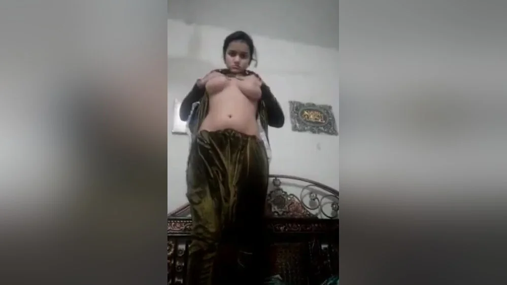 Today Exclusive -horny Paki Girl Shows Her Boobs And Pussy