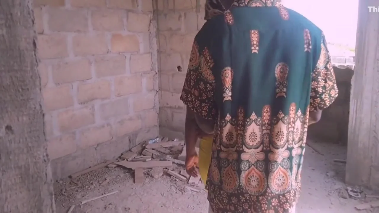 Street Boy Lure Orange Seller To An Uncompleted Building Fuck Her Till He Cum