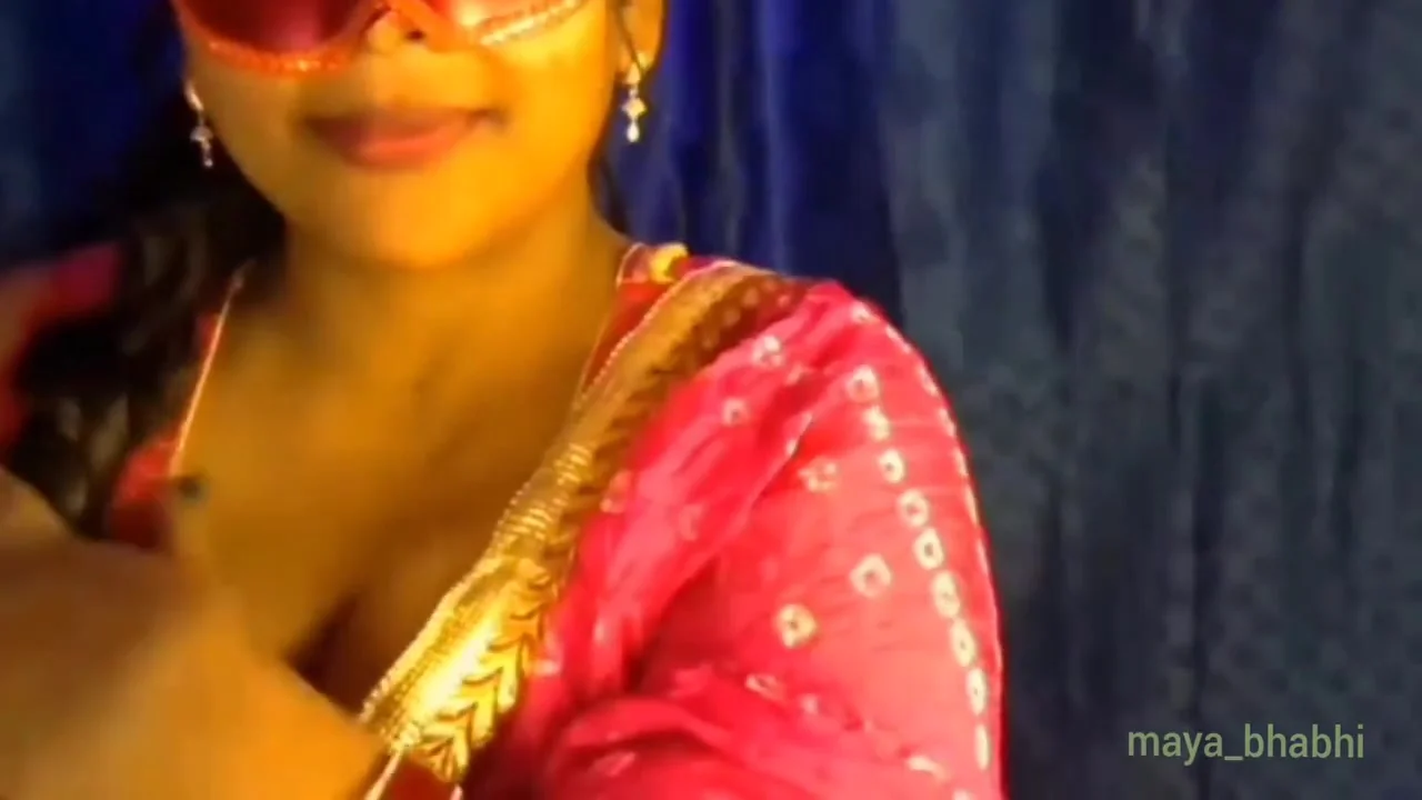 Sexy Hot Desi Lady Opens Her Clothes And Shows Her Nude Boobs