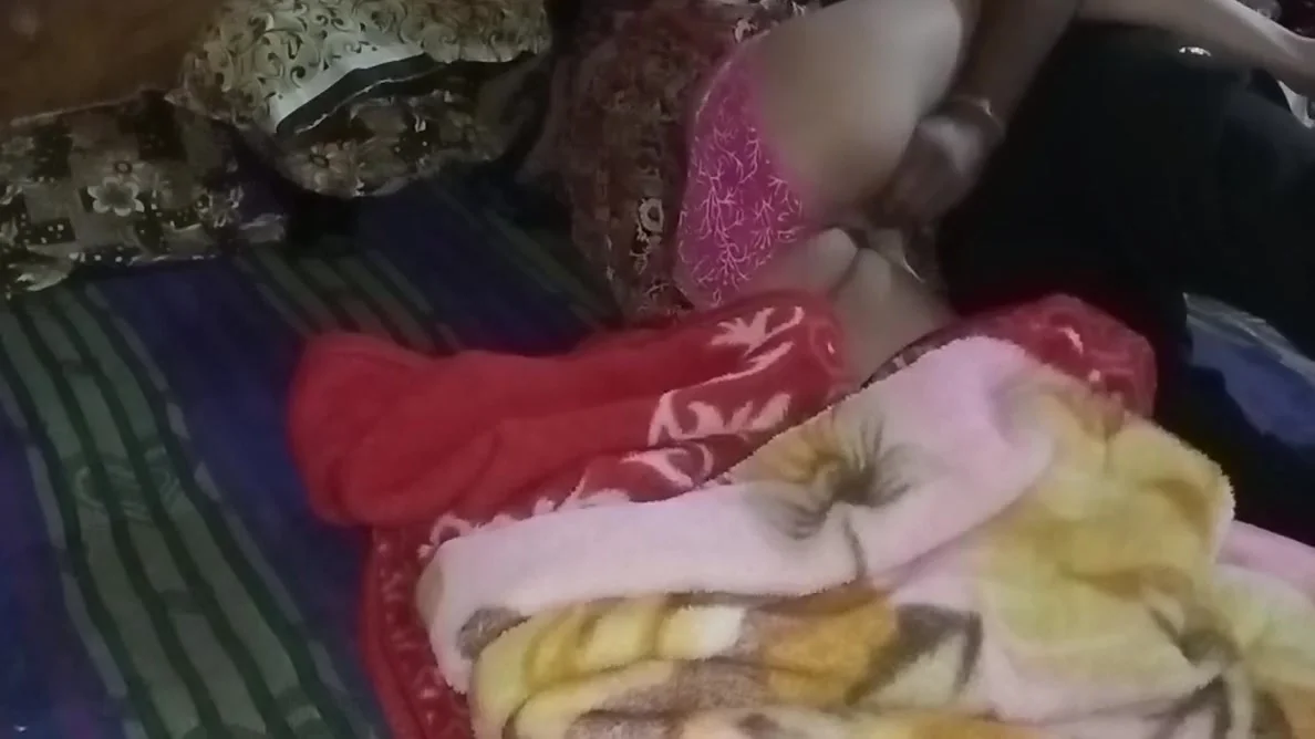 Sardiyo Me Sex Ka Mja, Lalita Bhabhi Ne Apne Pati Ke Sath Milkar Apni Choot Ki Jabardast Thukai Karai