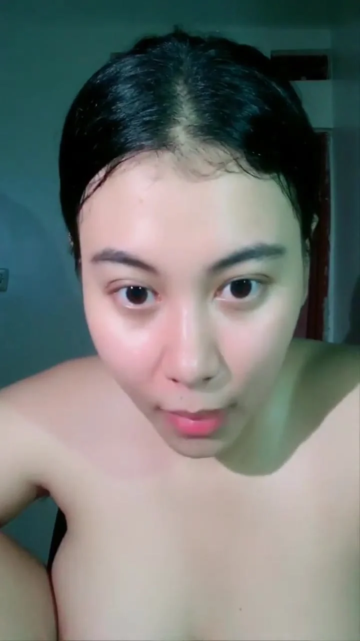 Beautiful College Student 18+ Likes To Show Off - Beautiful Girls