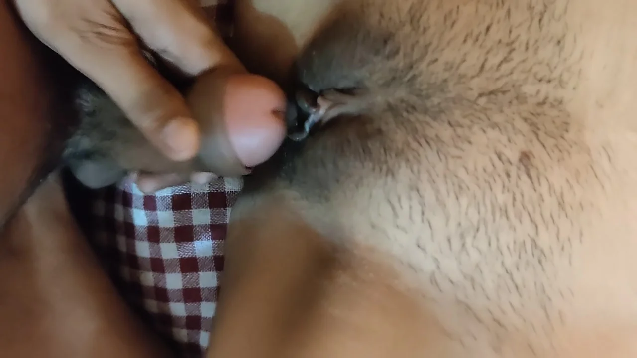 Appni Girlfriend Ko Uskay Room Prr Jaker Kiya Sex